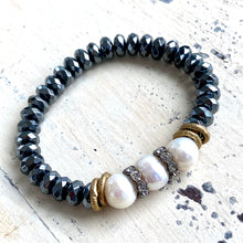 Carica l'immagine nel visualizzatore di Gallery, Freshwater Pearls & Hematite Stretch Bracelet