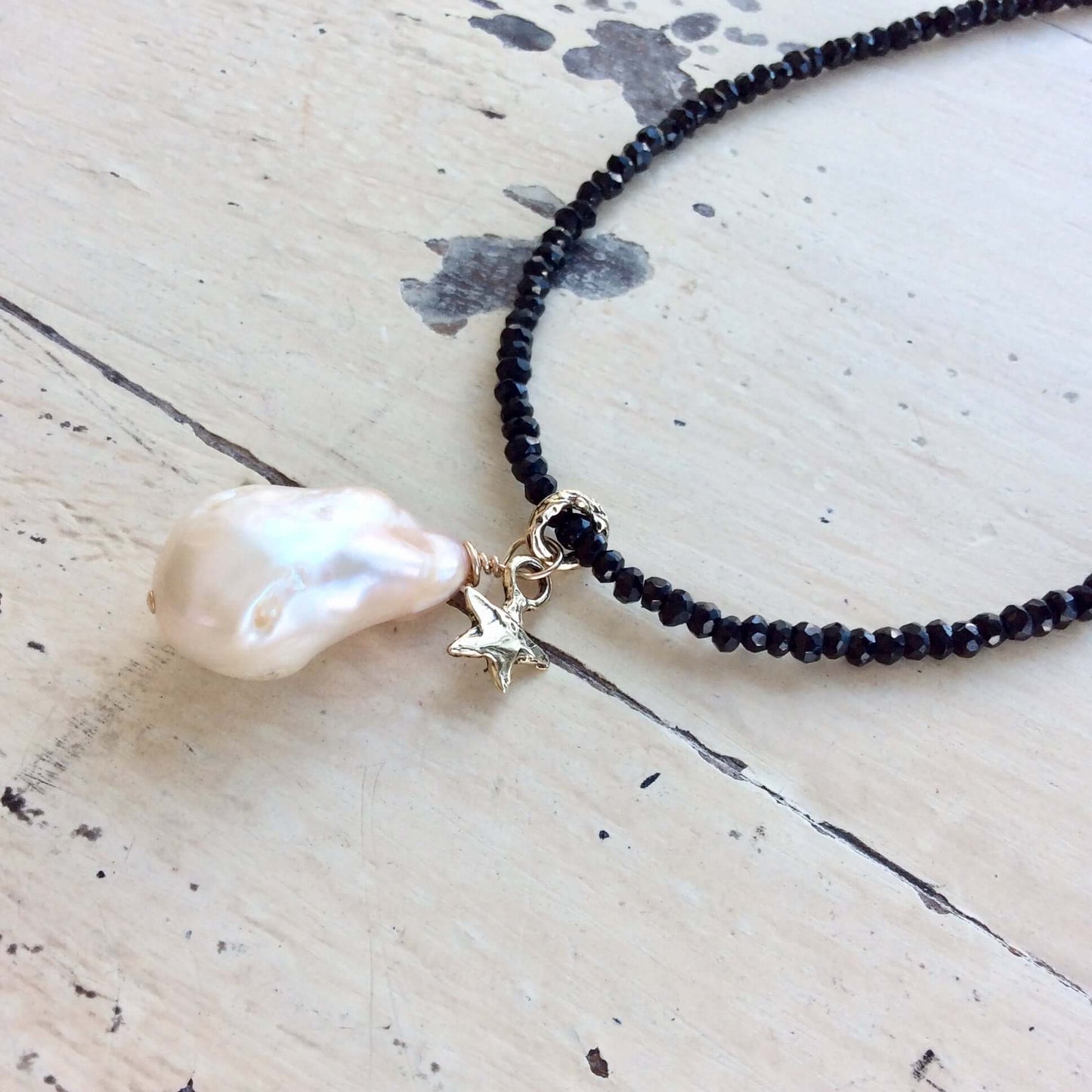 Collier de perles baroques authentiques, collier de spinelle noir, breloque petite étoile