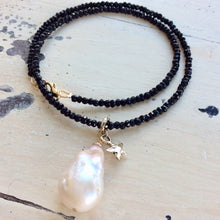 Cargar imagen en el visor de la galería, Genuine Baroque Pearl Necklace, Black Spinel Necklace,Tiny Star Charm