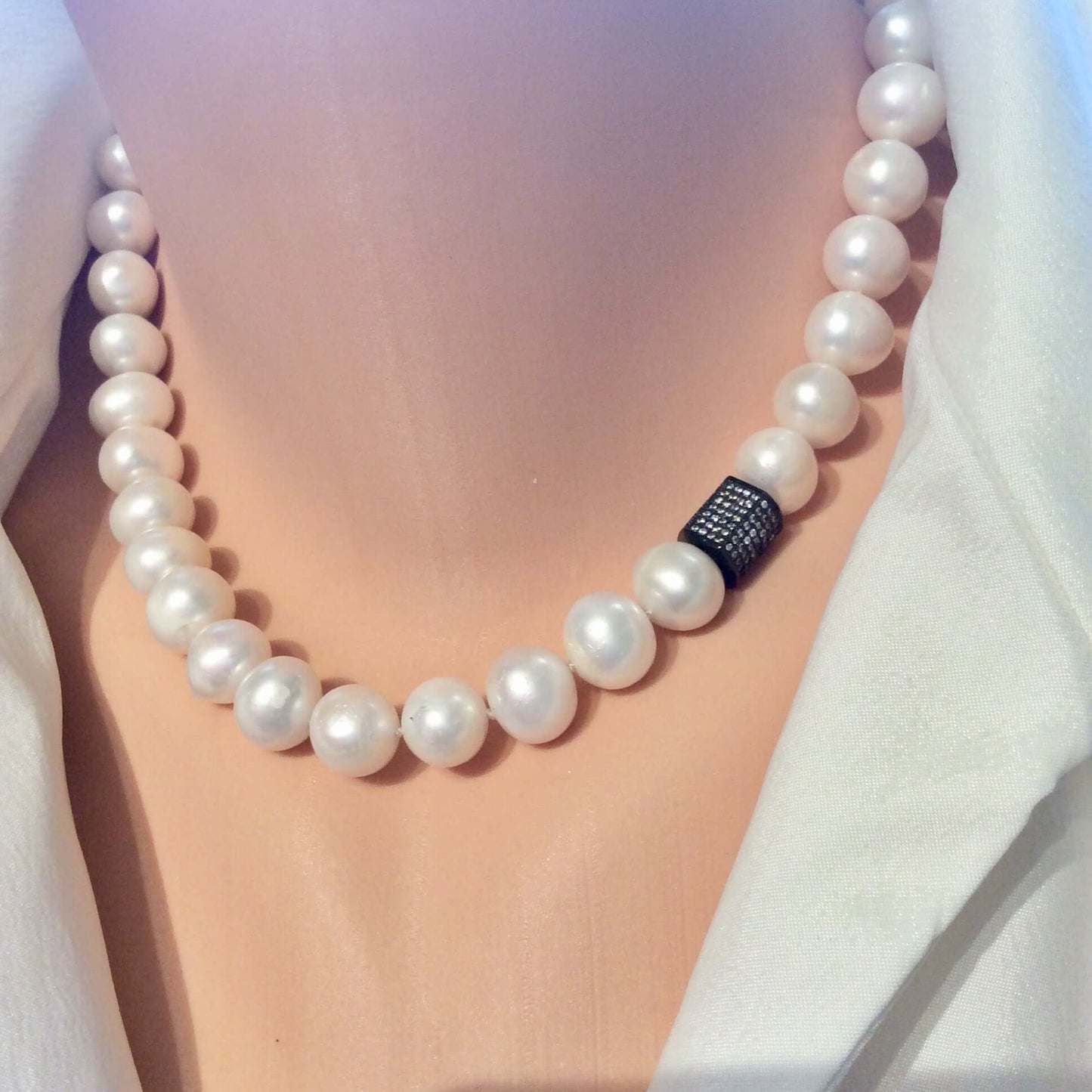 LIVE #41 Classic Pearl Bridal Necklace with a twist