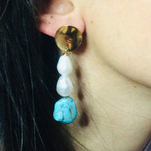 Cargar imagen en el visor de la galería, Freshwater Baroque Pearl Gold Dangle Drop Earrings with Turquoise