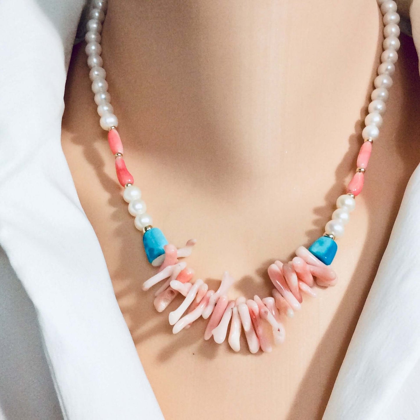 Collier en corail rose avec perles et turquoise, plaqué or, 45 cm