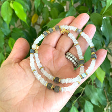 Carica l'immagine nel visualizzatore di Gallery, Moonstone & Labradorite Necklace, Magnetic Clasp