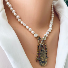 Cargar imagen en el visor de la galería, Pearl Toggle Necklace with Artisan Bronze Hamsa Pendant