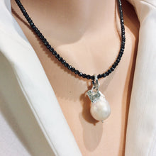 Cargar imagen en el visor de la galería, Baroque Pearl Pendant & Heart Charm Floating on Hematite Necklace
