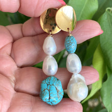 Cargar imagen en el visor de la galería, Freshwater Baroque Pearl Gold Dangle Drop Earrings with Turquoise