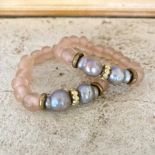 Carica l'immagine nel visualizzatore di Gallery, Grey Baroque Pearl Bracelet, Pale Pink Recycled Glass