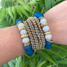 Carica l'immagine nel visualizzatore di Gallery, Baroque Pearl & Ocean Blue Glass Bracelet