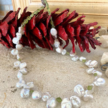 Lade das Bild in den Galerie-Viewer, Peridot & Keshi Pearl Choker Necklace, 16"inches
