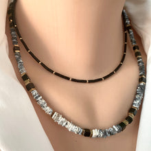 Charger l'image dans la galerie, Collier en opale dendritique et spinelle noir, fermoir magnétique plaqué or, 40 ou 48 cm