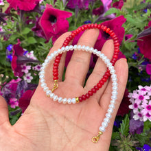 Cargar imagen en el visor de la galería, Half Coral Half Pearl Choker Necklace, Gold