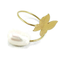 Load image into Gallery viewer, 18K minimalist butterfly pearl ring featuring a white freshwater pearl and a delicate butterfly design in solid gold.