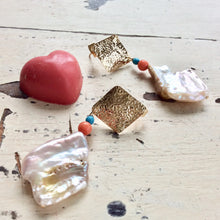 Lade das Bild in den Galerie-Viewer, Chunky Baroque Pearls Gold Earrings with Turquoise & Coral