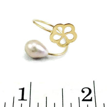 Carica l'immagine nel visualizzatore di Gallery, 18K minimalist flower pearl ring featuring a pink freshwater pearl and flower design in solid gold craftsmanship.