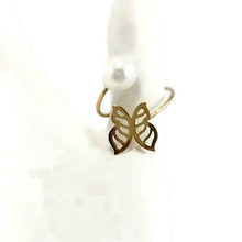 Cargar imagen en el visor de la galería, 18K minimalist butterfly pearl ring featuring a solid gold butterfly design and a stylish white pearl accent.