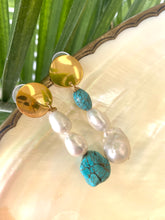Cargar imagen en el visor de la galería, Freshwater Baroque Pearl Gold Dangle Drop Earrings with Turquoise
