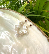 Lade das Bild in den Galerie-Viewer, Simple and modern gold filled earrings with deep red bezel cubic zirconia and white keshi pearls
