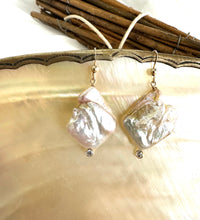 Carica l&#39;immagine nel visualizzatore di Gallery, Diamond Shape Pearl Drop Earrings &amp; Clear Cz
