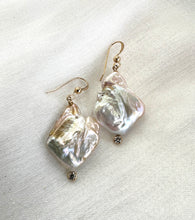 Carica l&#39;immagine nel visualizzatore di Gallery, Diamond Shape Pearl Drop Earrings &amp; Clear Cz
