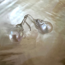 Lade das Bild in den Galerie-Viewer, White Baroque Pearl Drop Earrings, in Silver or GV
