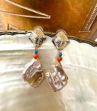 Cargar imagen en el visor de la galería, Chunky Baroque Pearls Gold Earrings with Turquoise &amp; Coral
