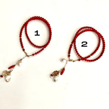 Cargar imagen en el visor de la galería, Red Coral Necklace with a tiny sea shell and Pearl Pendant
