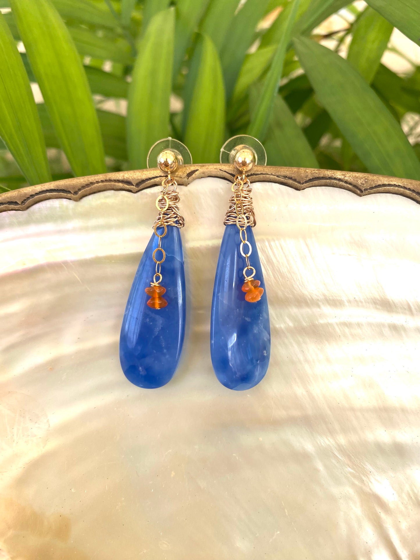 Blue Onyx Carnelian Earrings – Teardrop 14k Gold Filled featuring striking blue onyx stones and smooth carnelian beads.