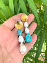 Cargar imagen en el visor de la galería, Freshwater Baroque Pearl Gold Dangle Drop Earrings with Turquoise
