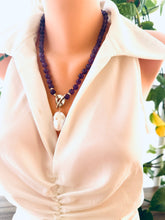 Lade das Bild in den Galerie-Viewer, Amethyst Toggle Necklace with Baroque Pearl Pendant
