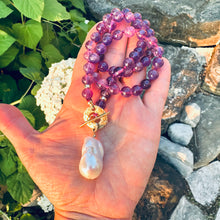Lade das Bild in den Galerie-Viewer, Amethyst Toggle Necklace with Baroque Pearl Pendant
