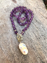 Lade das Bild in den Galerie-Viewer, Amethyst Toggle Necklace with Baroque Pearl Pendant
