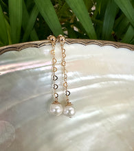 Carica l&#39;immagine nel visualizzatore di Gallery, Pearls on Heart Chain Drop Earrings, 14k GF

