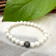 Charger l&#39;image dans la galerie, Bracelet unisexe Tridacna blanc, 7 pouces
