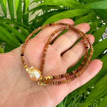 Carica l&#39;immagine nel visualizzatore di Gallery, Hessonite Garnet Necklace with Golden Pink Baroque Pearl, Gold, 17&quot; – Handmade in Canada
