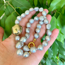 Lade das Bild in den Galerie-Viewer, Grey Pearl Necklace with Gold Vermeil Plated Silver Details, 18&quot;inches, Marine Clasp

