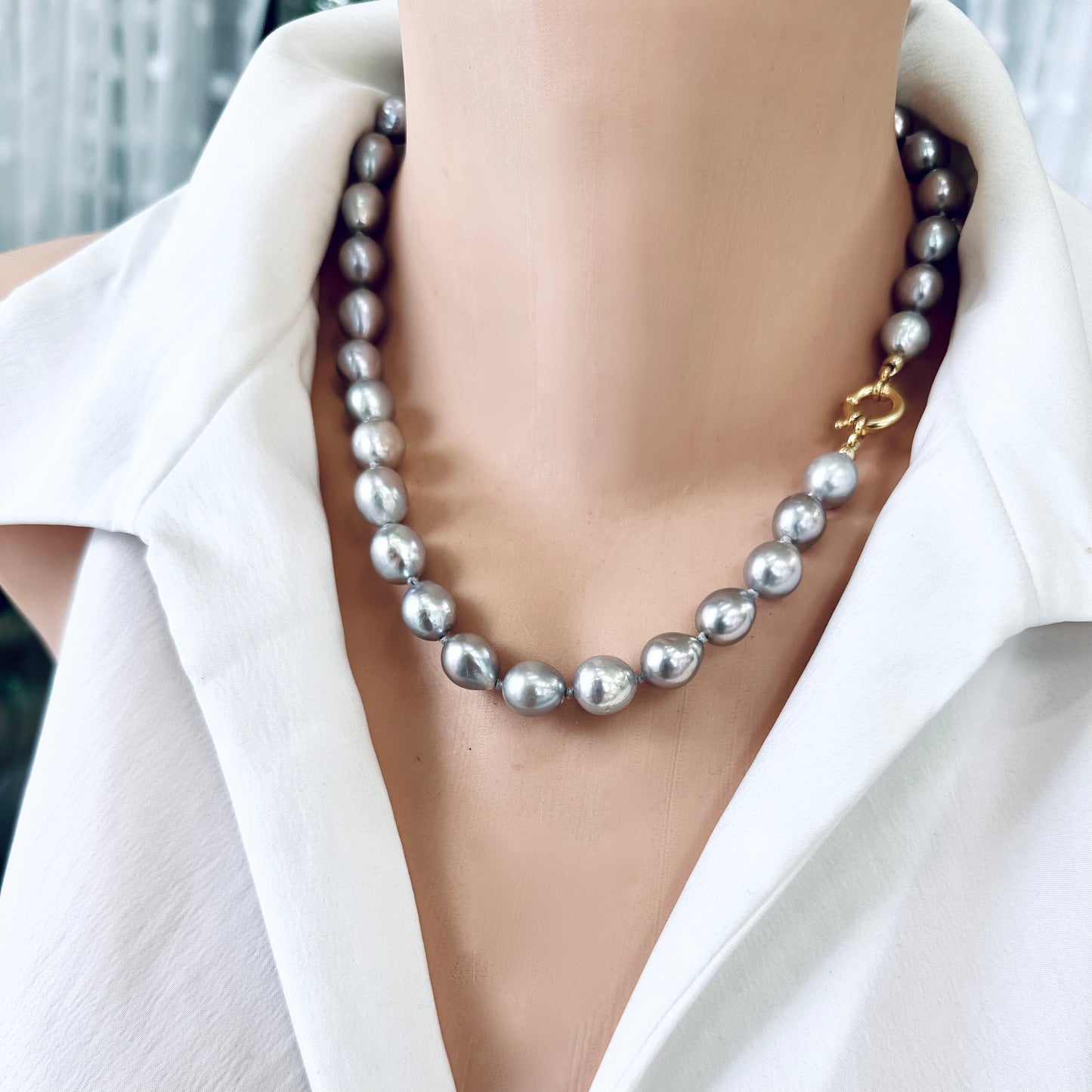 Grey Pearl Necklace with gold vermeil accents – mannequin close-up