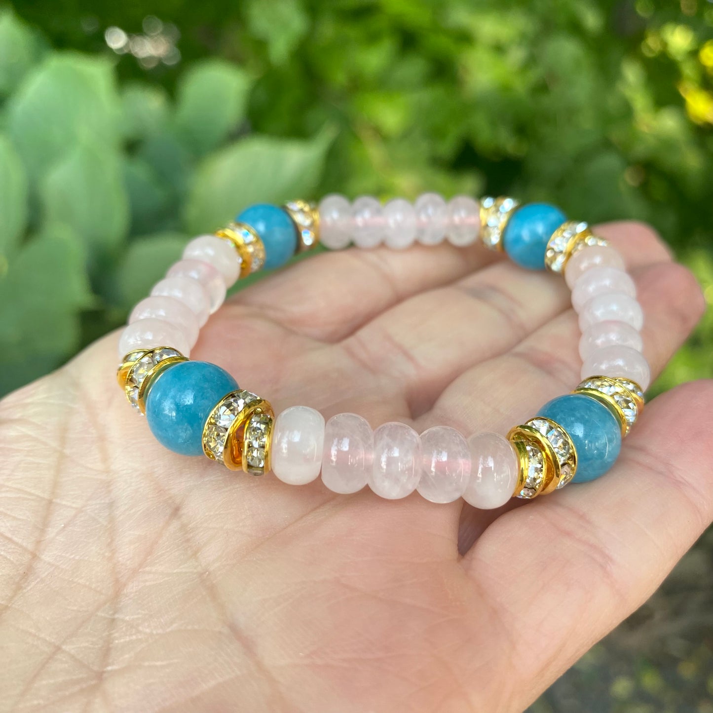 Blue sponge rose quartz pearl stretchy bracelet with rose quartz beads and blue gemstone accents