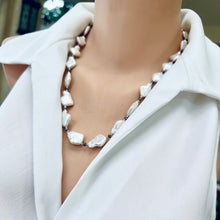 Charger l&#39;image dans la galerie, Diamond Shape White Pearls Necklace with Black Pearls 14K GF, 22&quot;
