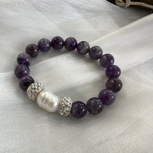Charger l&#39;image dans la galerie, Bracelet extensible à chevrons violets, améthyste et perles

