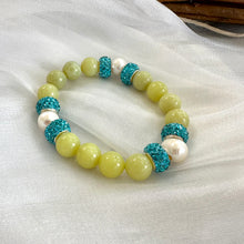 Lade das Bild in den Galerie-Viewer, Olive Green Jade Bracelet &amp; Pearls, Stretchy Bracelet, 7&quot;
