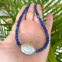 Charger l&#39;image dans la galerie, Delicate Lapis Lazuli Beaded Necklace with Fresh Water White Baroque Pearl, 17&quot;inches
