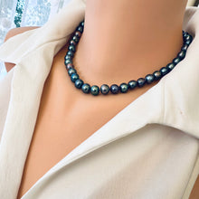 Charger l&#39;image dans la galerie, Peacock Pearl Necklace, GP Magnetic Clasp, 16.5&quot; – Handmade in Canada
