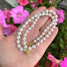 Charger l&#39;image dans la galerie, Classic White Pearl Necklace 7-8 mm, GV Heart Charm, 18&quot;– Handmade in Canada
