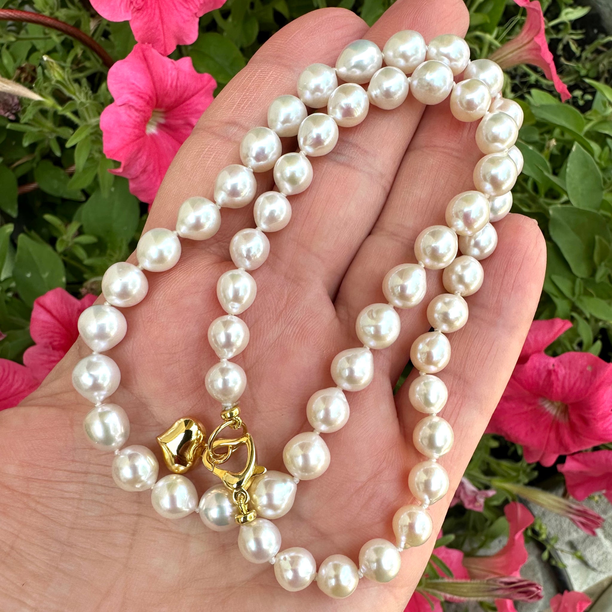 Pearl necklace with heart charm sales