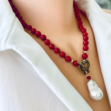 Charger l&#39;image dans la galerie, Red Bamboo Coral &amp; White Baroque Pearl Necklace, Gold Filled &amp; Gold Bronze, 18.5&quot;in
