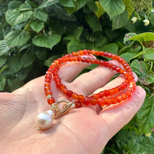 Charger l&#39;image dans la galerie, Carnelian Toggle Necklace &amp; Baroque Pearl Pendant, Gold Plated, 16.5&quot;
