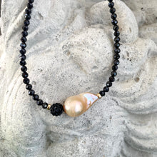 Cargar imagen en el visor de la galería, Festive Black Spinel and Golden Pink Baroque Pearl Beaded Necklace with Gold Filled Details, 17.5&quot;in
