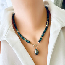 Carica l&#39;immagine nel visualizzatore di Gallery, Green Emerald and Tahitian Black Baroque Pearls Toggle Necklace
