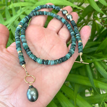 Cargar imagen en el visor de la galería, Green Emerald and Tahitian Black Baroque Pearls Toggle Necklace, Handmade necklace
