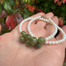 Charger l&#39;image dans la galerie, double wrap bracelet, featuring one long strand of lustrous freshwater pearls 4mm accented by stunning olive green Vesuvianite briolettes, gold filled details and lobster clasp
